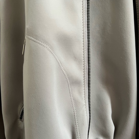 Lululemon Swept Along Jacket in Dark Chrome (MATCHING SET IN OTHER LISTING) - Picture 9 of 11
